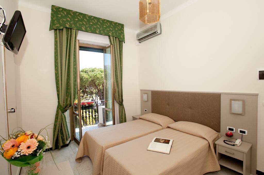 Hotel Giulio Cesare Rapallo Bagian luar foto