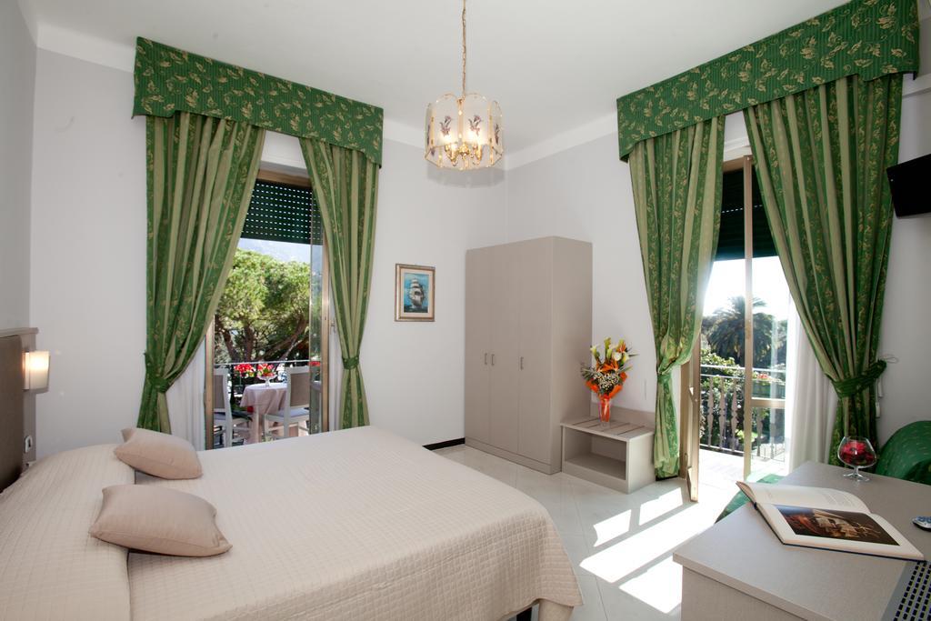 Hotel Giulio Cesare Rapallo Bagian luar foto
