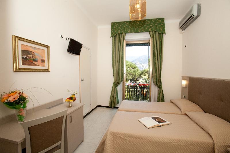 Hotel Giulio Cesare Rapallo Bagian luar foto