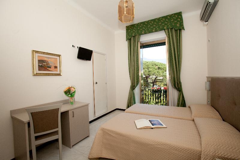 Hotel Giulio Cesare Rapallo Bagian luar foto